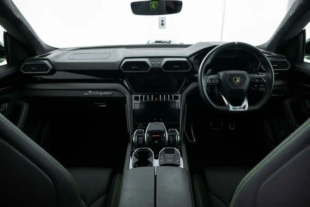 2023-lamborghini-urus-40-no-trim-big-9