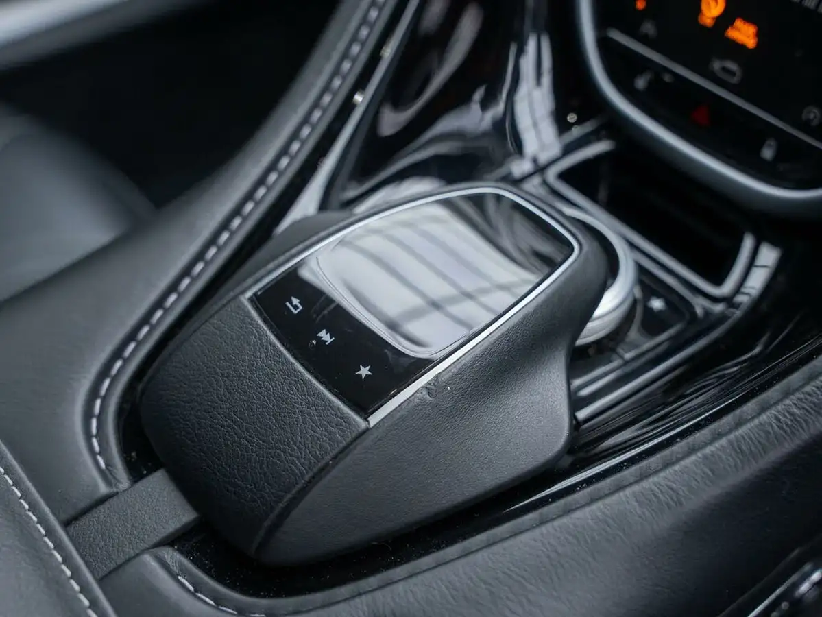 2019-aston-martin-db11-40-v8-big-23