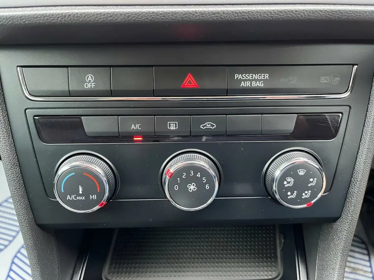 2017-seat-leon-16tdi-se-dynamic-technology-hatchback-dsg-big-16