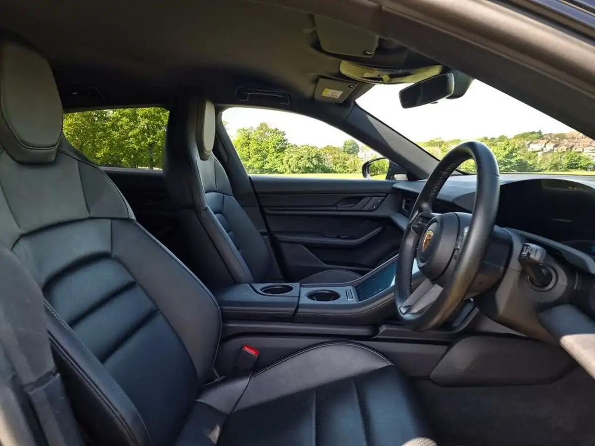 2021-porsche-taycan-e-4-cross-turismo-big-6