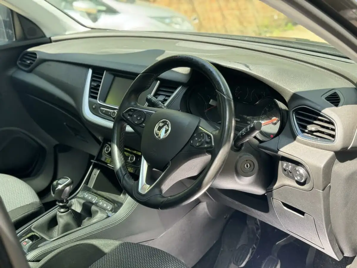 2018-vauxhall-grandland-x-12-se-132ps-big-1