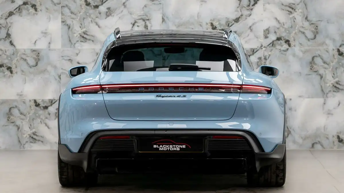 2022-porsche-taycan-e-4s-cross-turismo-big-6