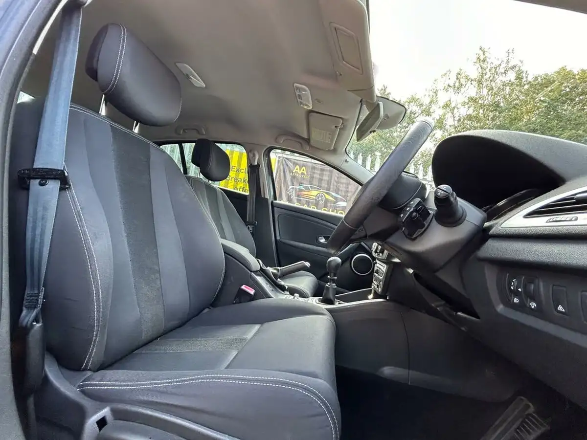 2011-renault-megane-16-dynamique-tom-tom-vvt-110-hatchback-5d-big-10