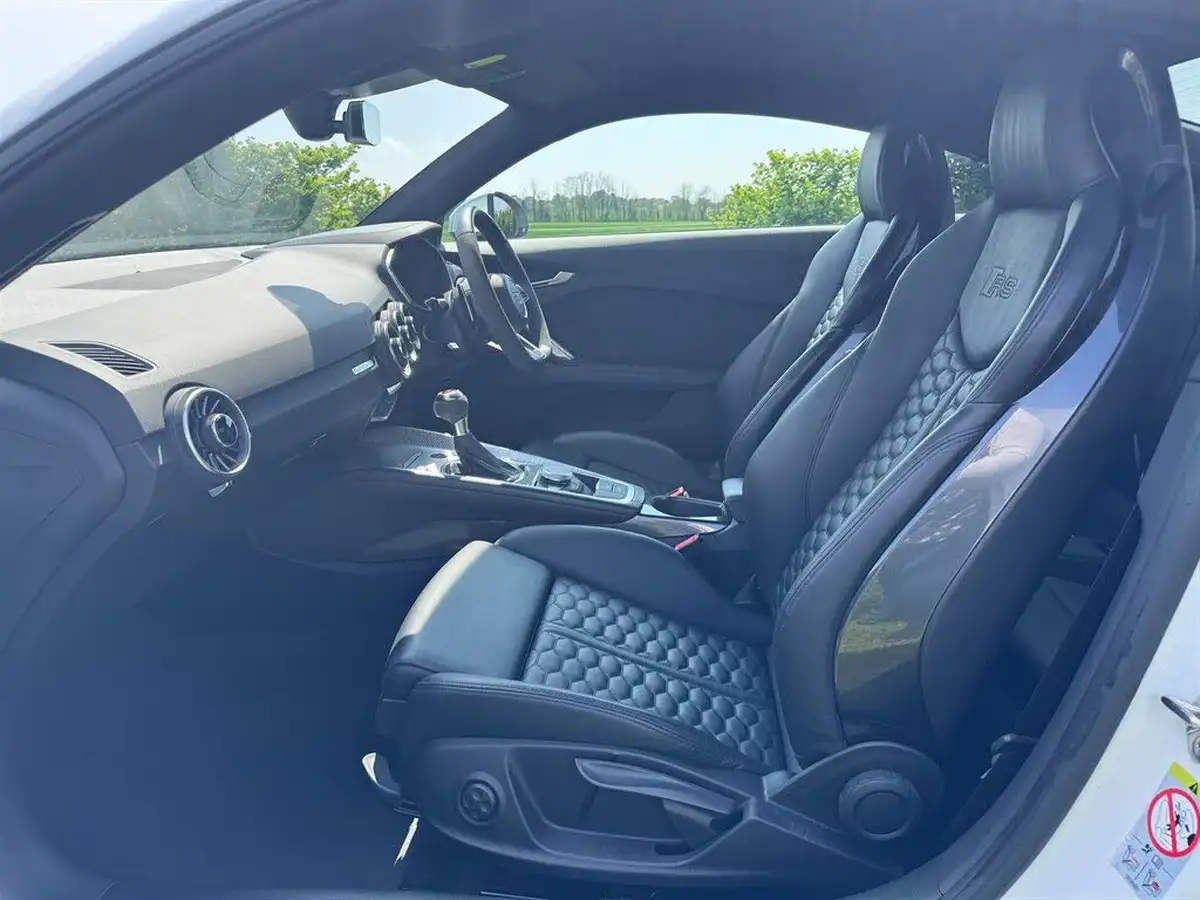 2020-audi-tt-coupe-25-tfsi-rs-big-15