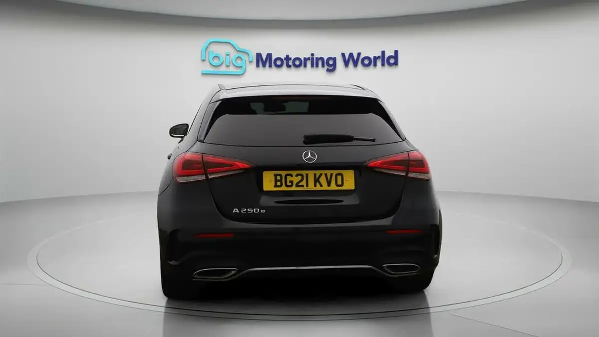 2021-mercedes-benz-a-class-13-a250e-amg-line-hatchback-5d-big-6