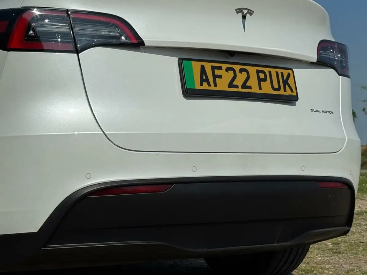2022-tesla-model-y-e-long-range-big-14