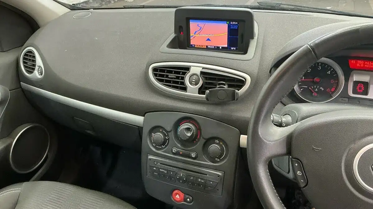 2010-renault-clio-15td-dynamique-tom-tom-88bhp-hatchback-5d-big-4