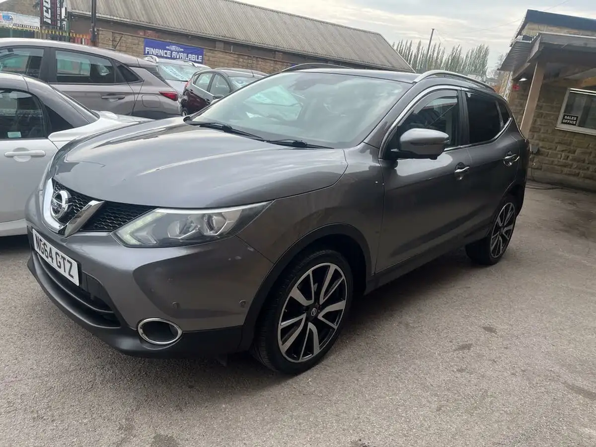 2015-nissan-qashqai-15dci-tekna-big-1