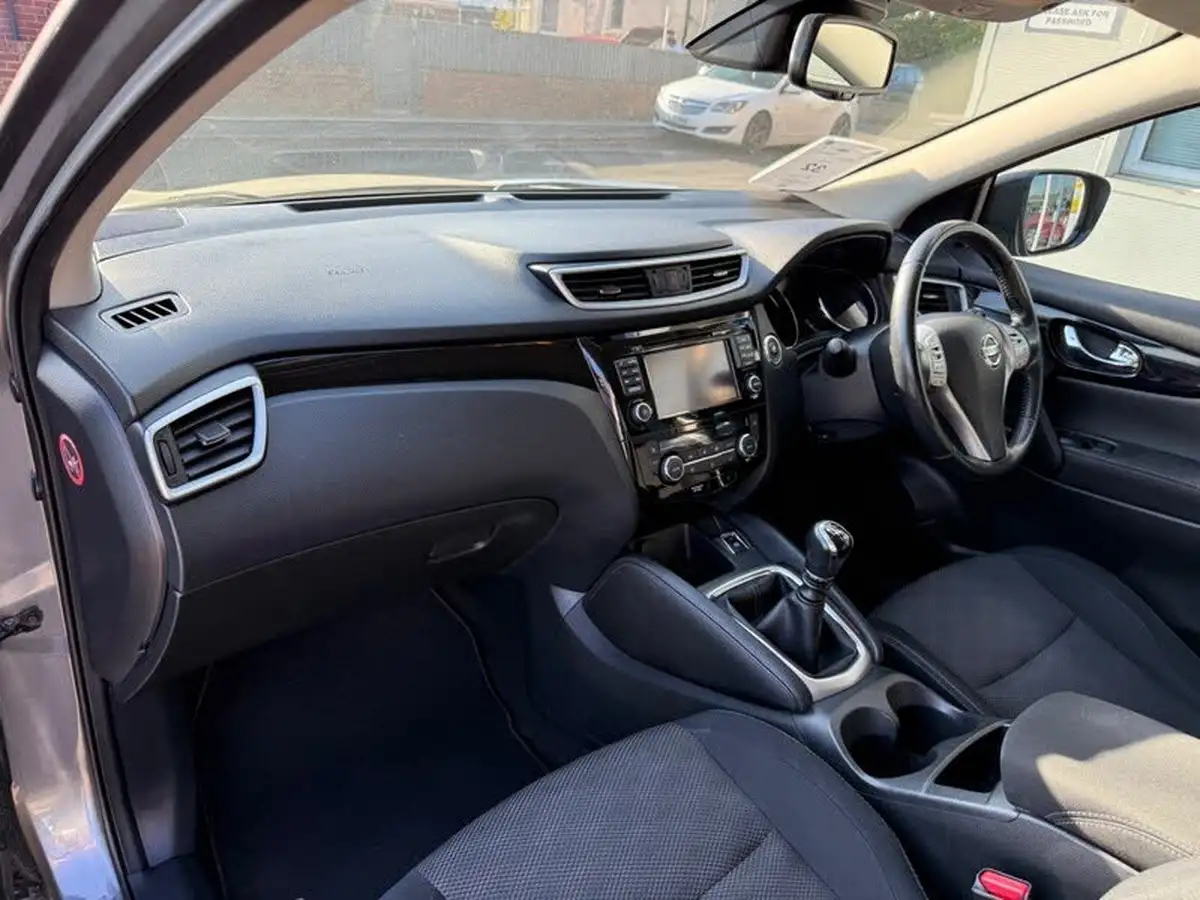 2015-nissan-qashqai-15dci-n-tec-big-16