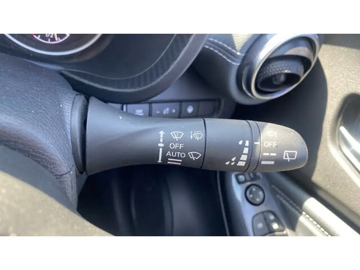 2022-nissan-juke-10-dig-t-tekna-big-25
