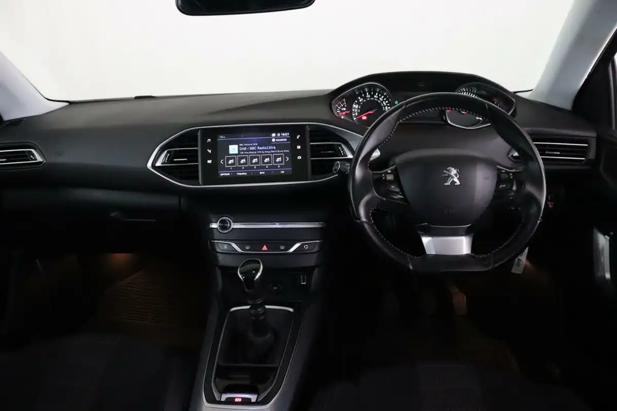 2020-peugeot-308-12-puretech-allure-130bhp-big-13