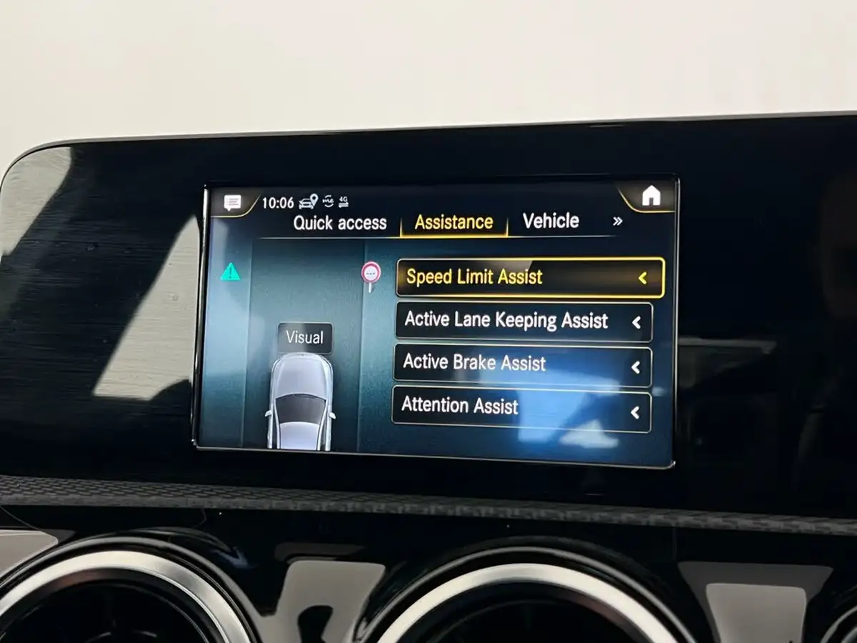 2021-mercedes-benz-a-class-13-a180-se-7g-dct-big-30