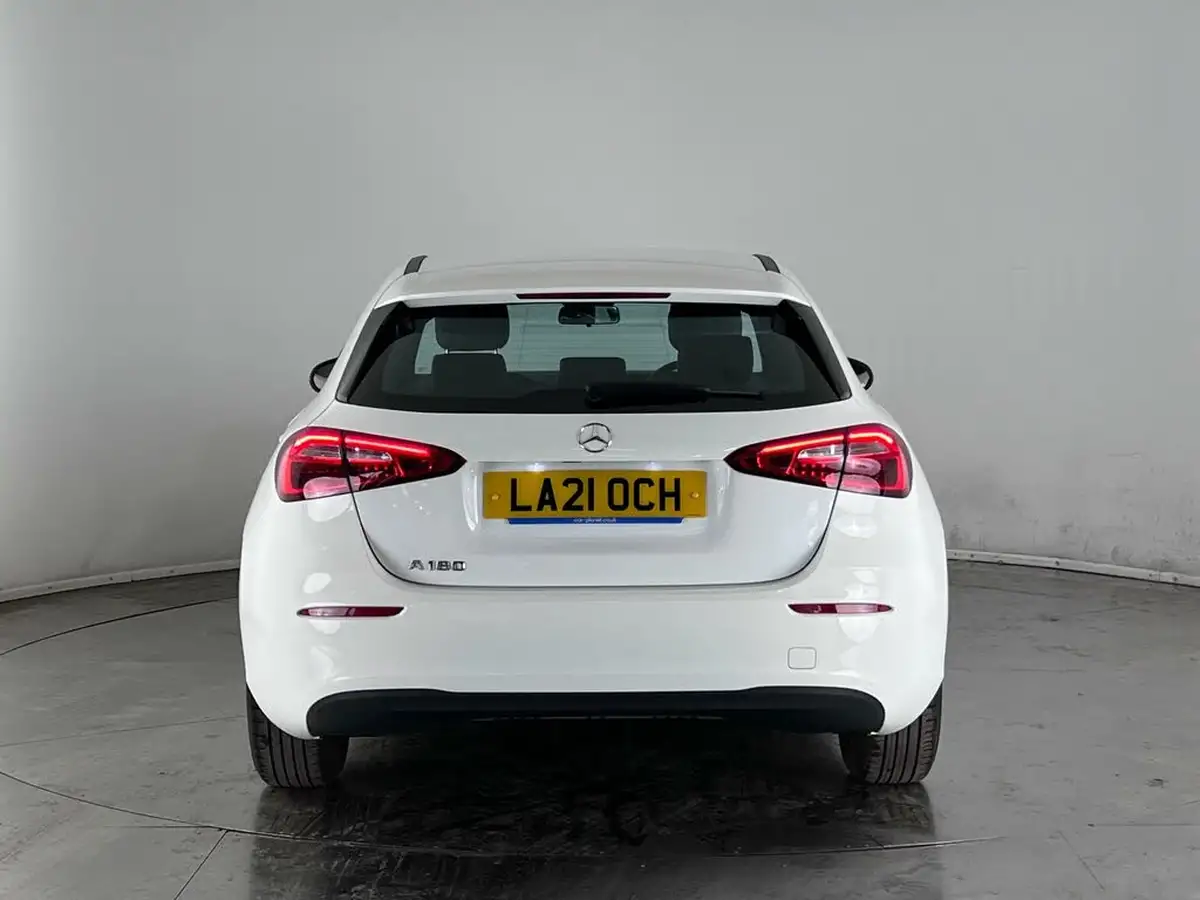 2021-mercedes-benz-a-class-13-a180-se-7g-dct-big-6