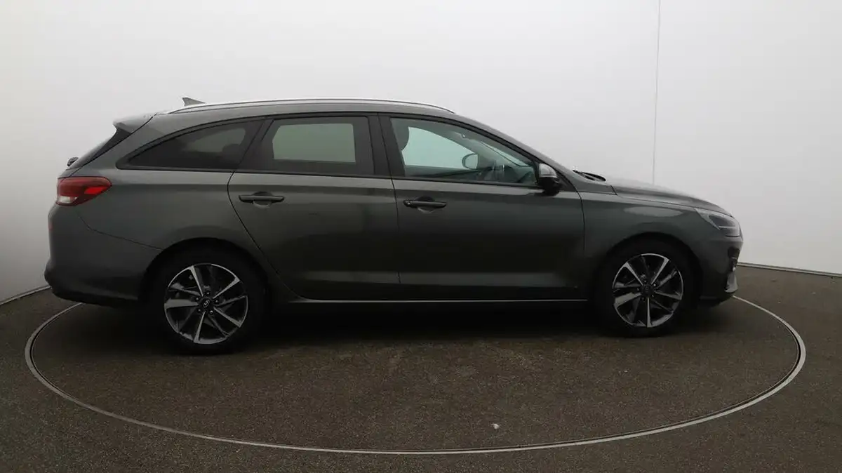 2022-hyundai-i30-10-t-gdi-premium-tourer-big-40
