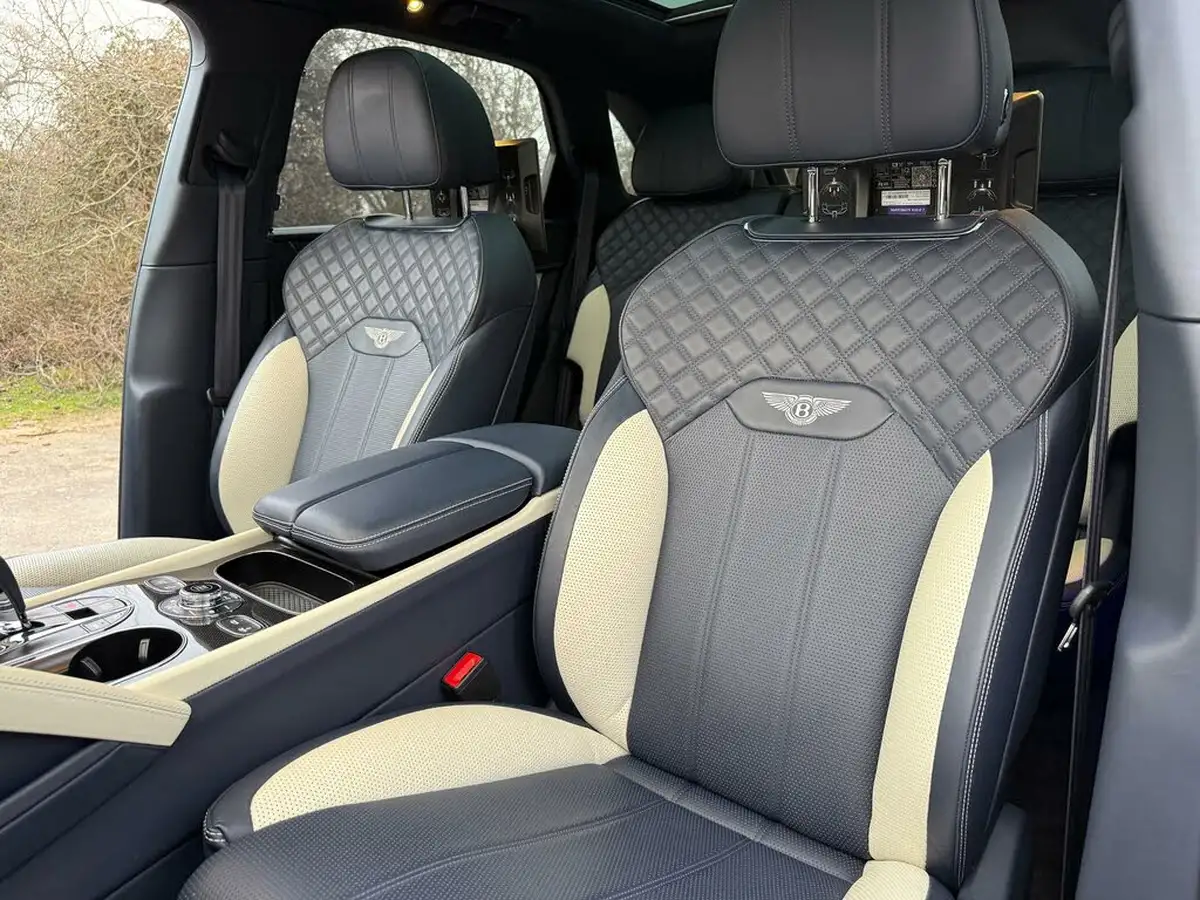 2022-bentley-bentayga-40-v8-big-30