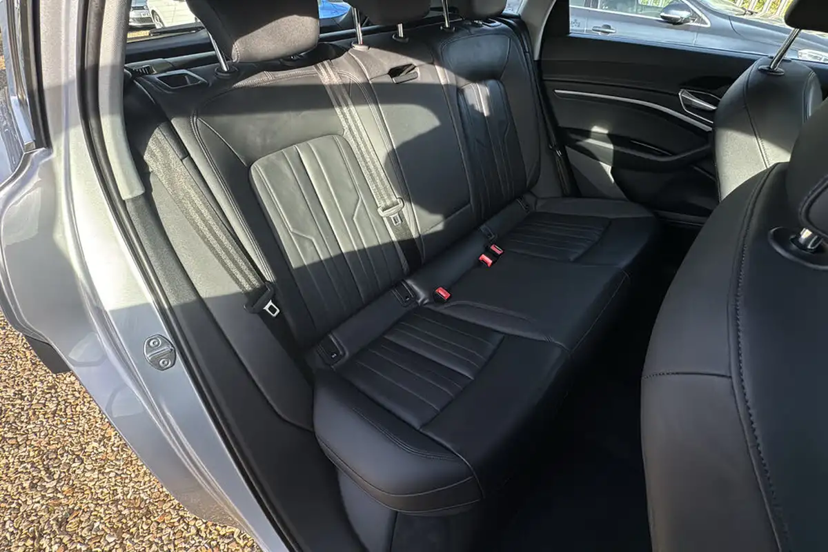 2022-audi-e-tron-55e-technik-station-wagon-big-10