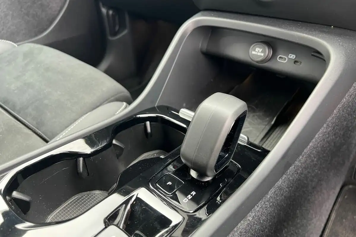 2024-volvo-xc40-20-b3-plus-big-12