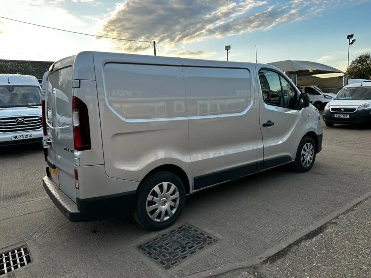 2021-renault-trafic-20dci-sl28-energy-120-business-big-8