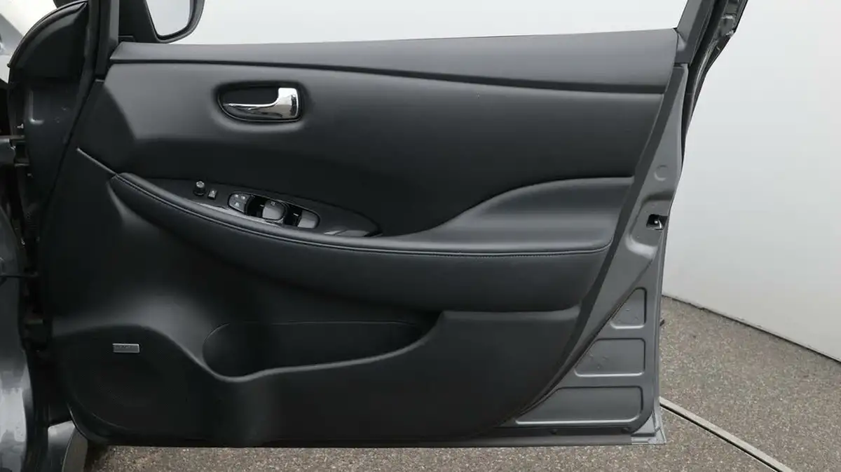 2022-nissan-leaf-e-tekna-big-15