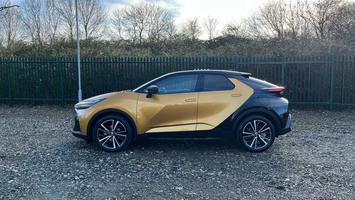 2024-toyota-c-hr-20-vvt-i-premiere-edition-big-16