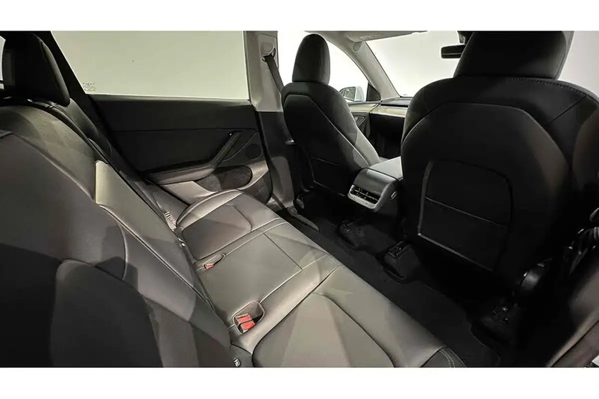 2023-tesla-model-y-e-rwd-big-24