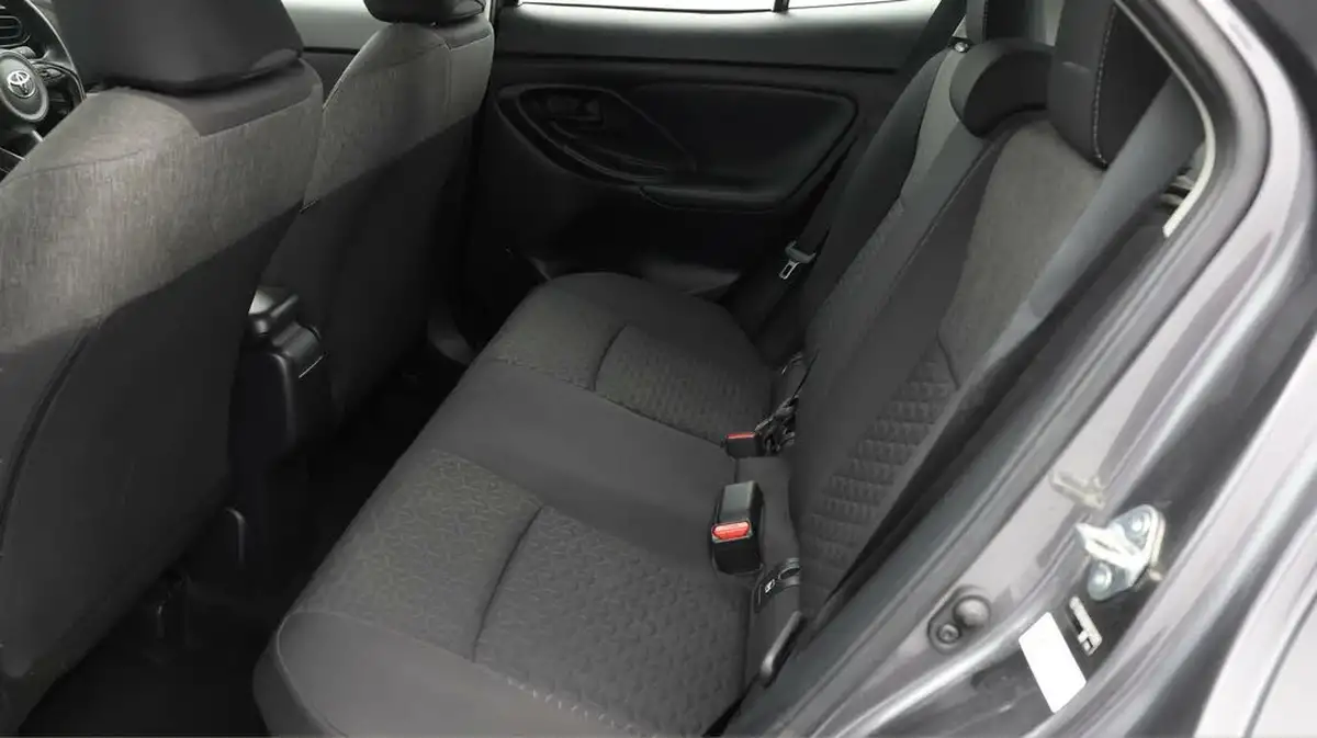 2024-toyota-yaris-cross-15-vvt-i-icon-big-15