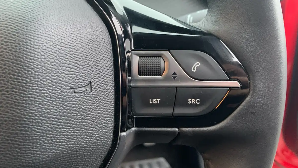 2024-peugeot-208-e-e-style-big-23