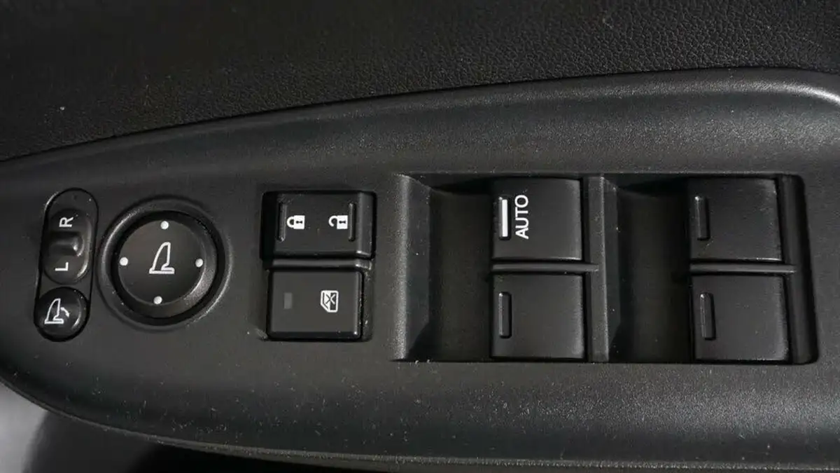 2016-honda-jazz-13-i-vtec-se-cvt-big-16