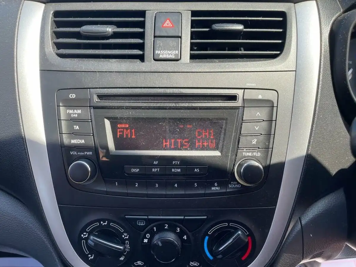 2015-suzuki-celerio-10-sz2-big-16