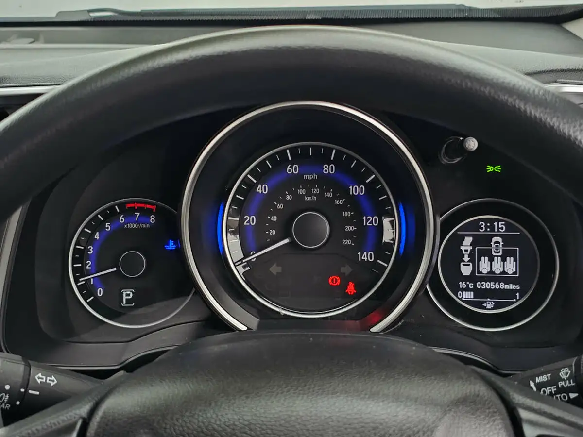 2017-honda-jazz-13-i-vtec-se-cvt-big-5