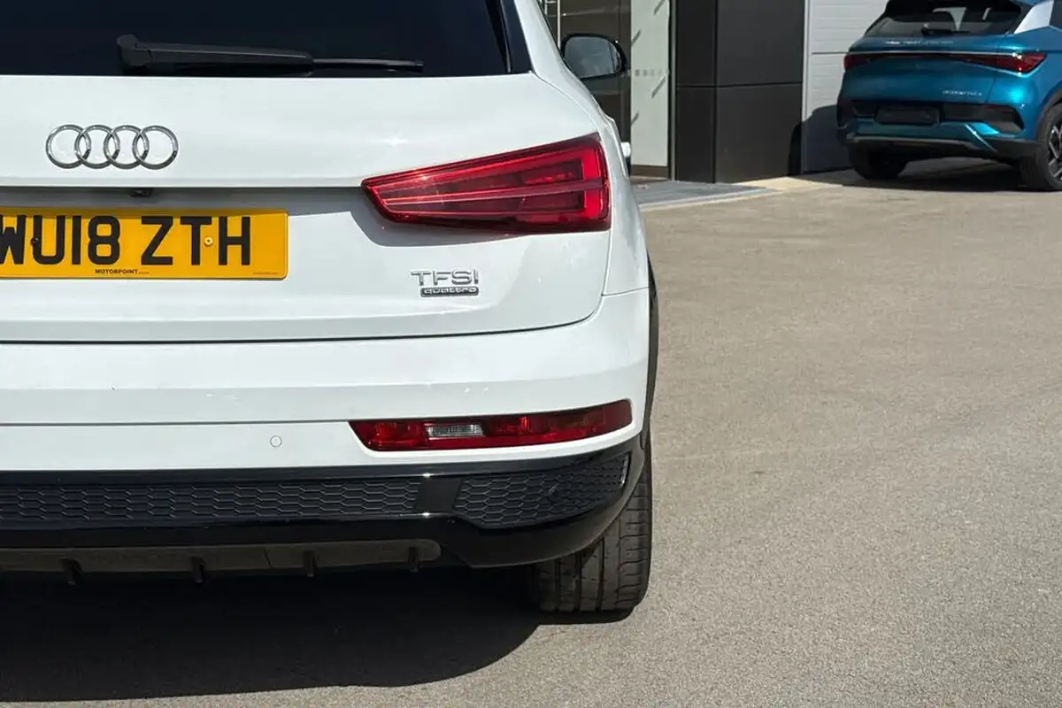 2018-audi-q3-20-tfsi-quattro-black-edition-big-25