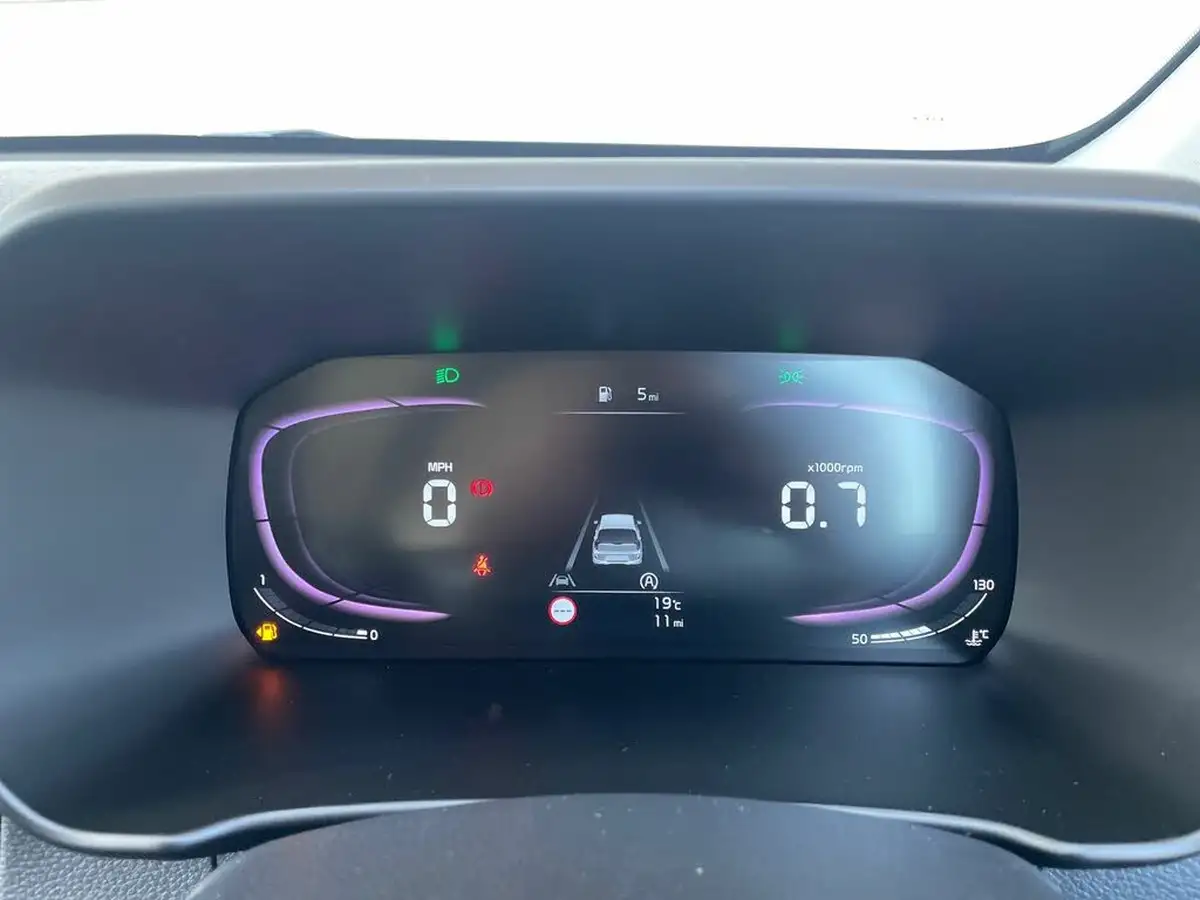 2025-kia-picanto-10-2-big-18