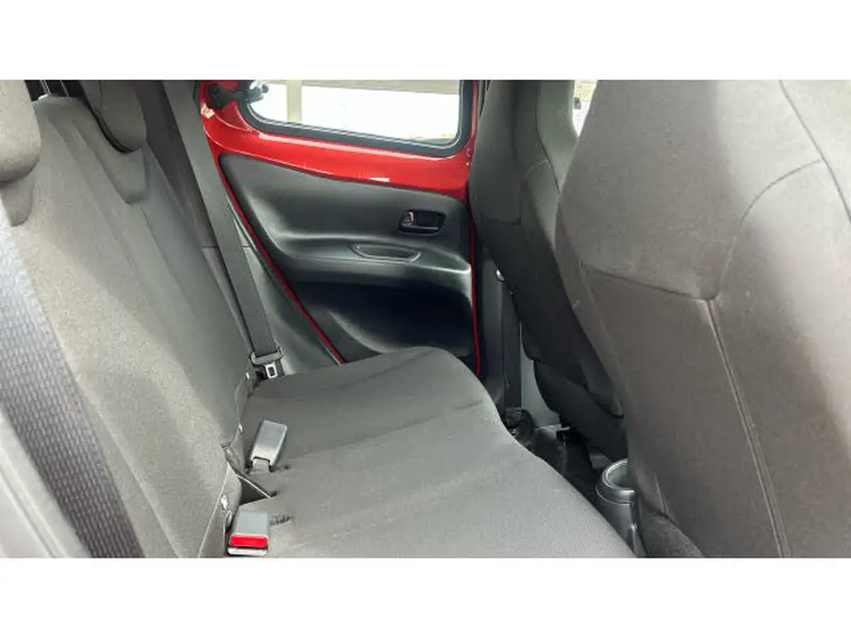 2024-toyota-aygo-x-10-vvt-i-edge-big-11