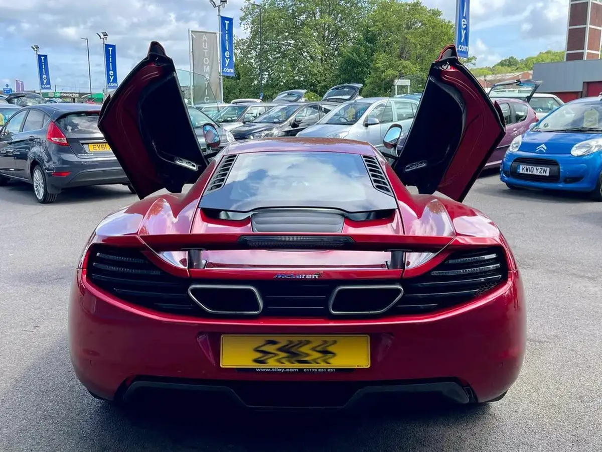 2011-mclaren-12c-38-big-10