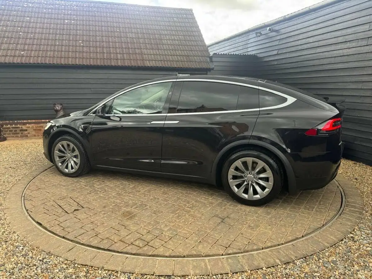 2017-tesla-model-x-e-75d-big-40