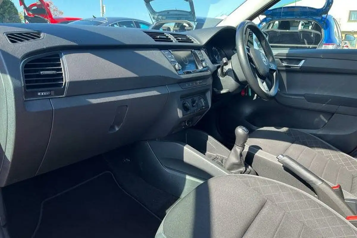 2020-skoda-fabia-10-tsi-colour-edition-big-17