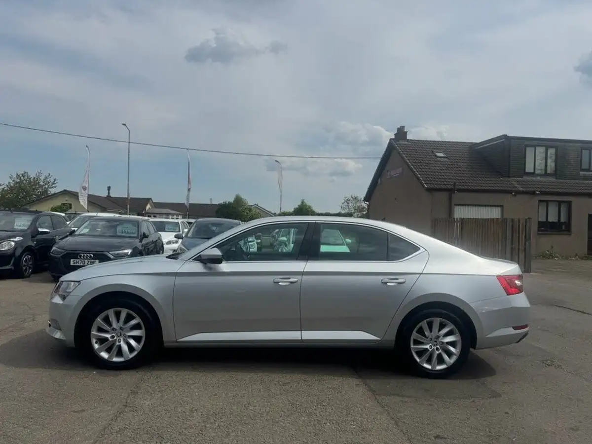 2018-skoda-superb-20tdi-scr-se-hatchback-dsg-big-3