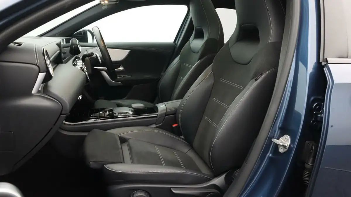 2020-mercedes-benz-a-class-20d-a200d-exclusive-edition-big-14