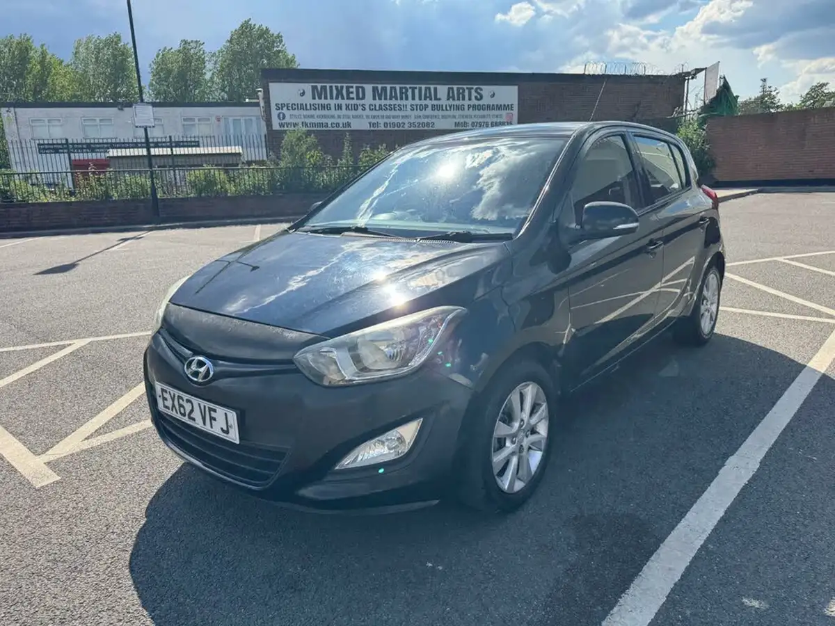 2012-hyundai-i20-12-active-5d-big-2