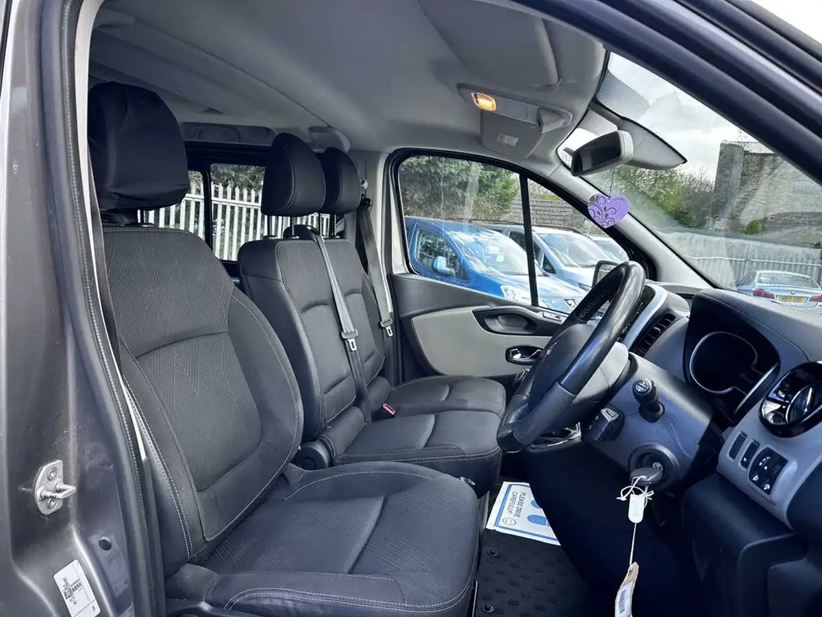 2019-renault-trafic-16dci-ll29-120-sport-nav-eu6c-bus-9-seats-big-16