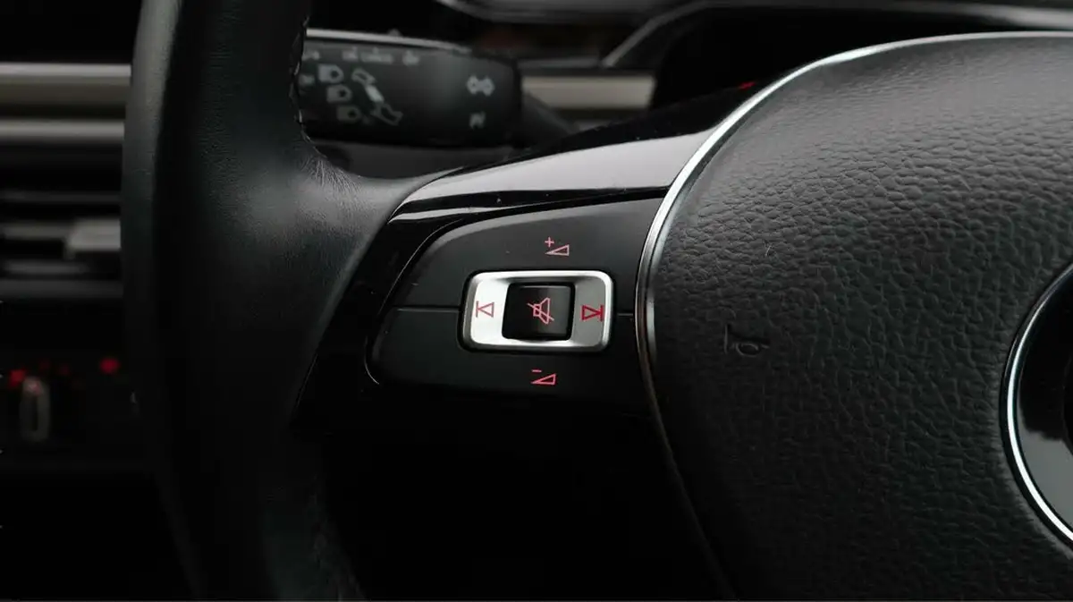 2021-volkswagen-polo-10-tsi-match-big-23