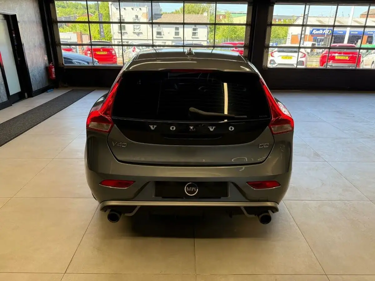 2014-volvo-v40-16td-d2-r-design-big-5