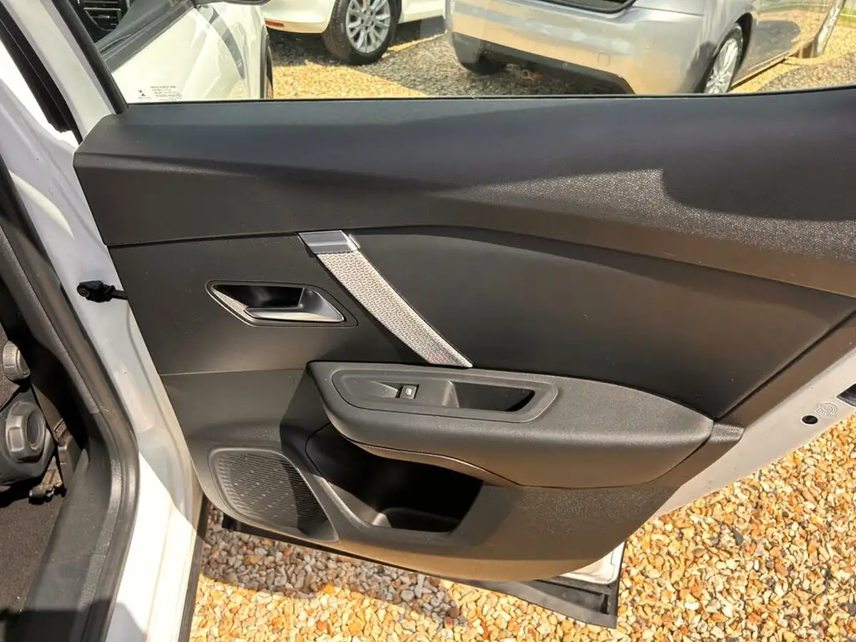 2022-citroen-c4-12-puretech-sense-plus-eat8-big-27