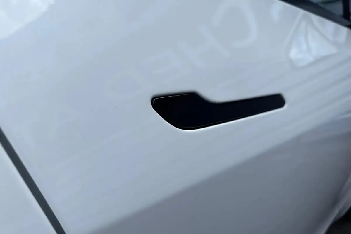 2022-tesla-model-y-e-long-range-big-36