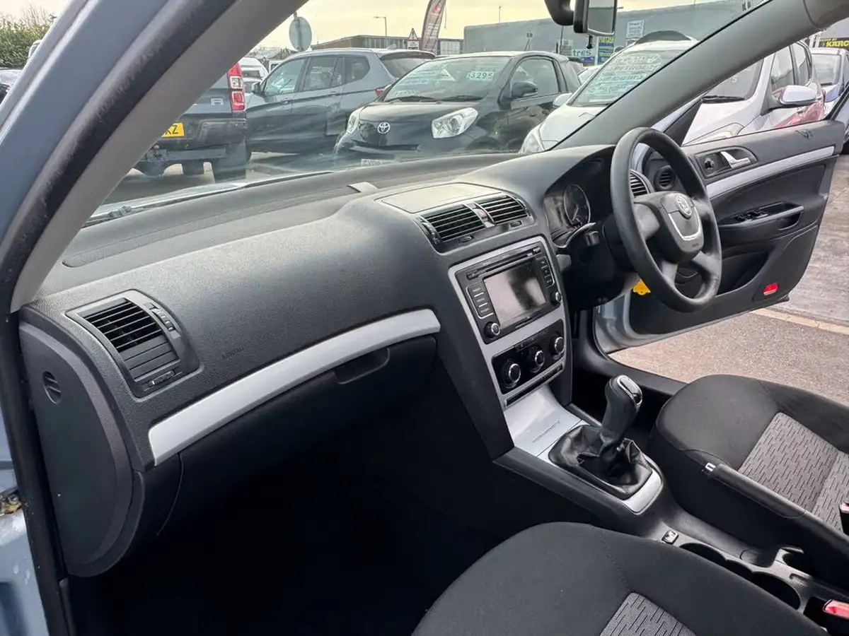 2011-skoda-octavia-16-se-hatchback-big-21