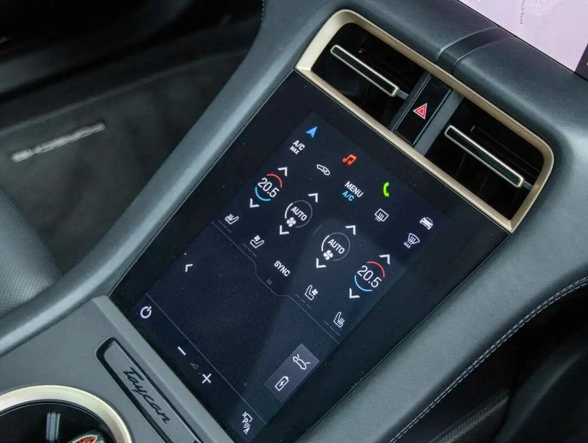 2020-porsche-taycan-e-turbo-s-big-10