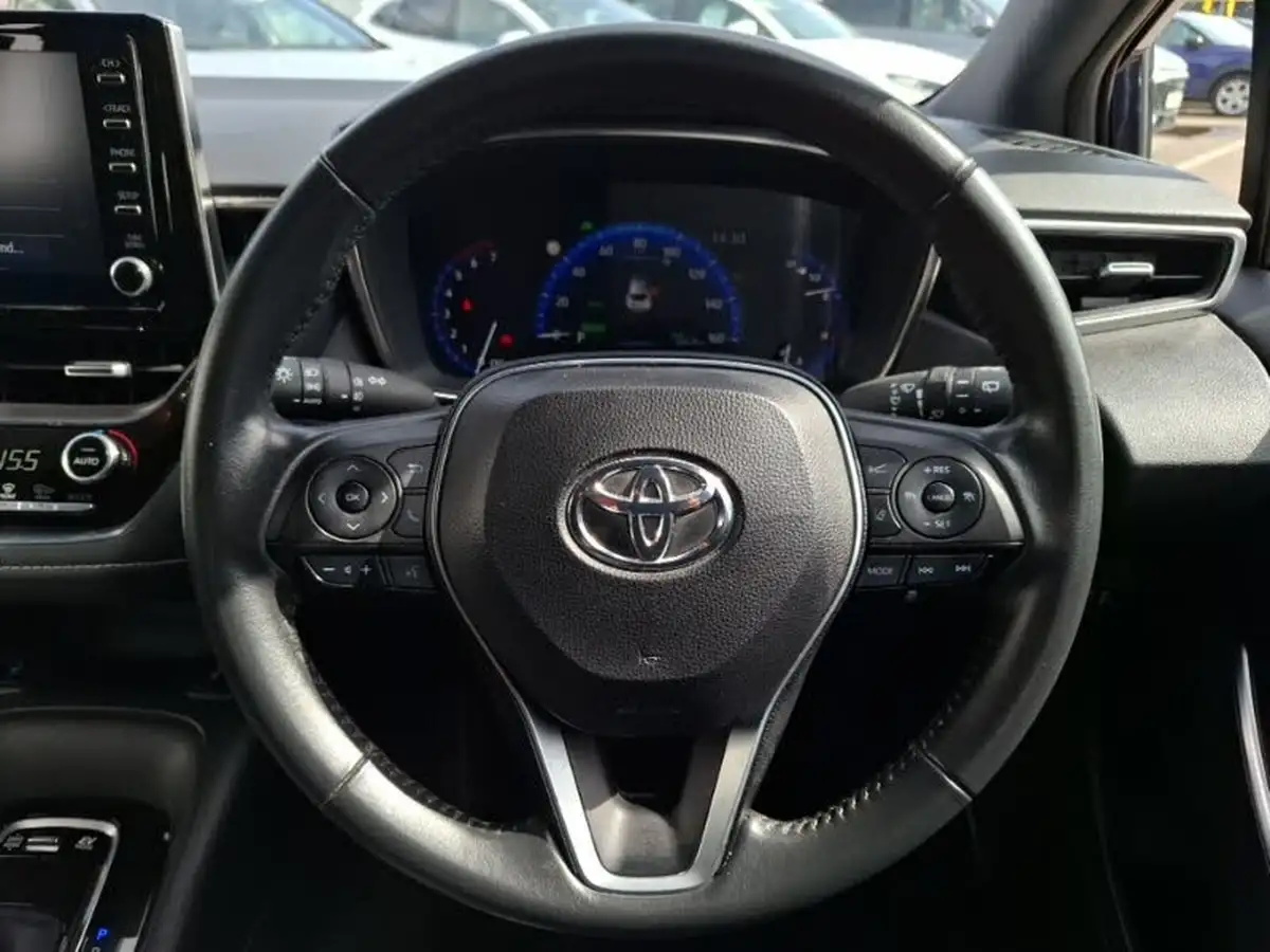 2022-toyota-corolla-18-vvt-i-icon-120bhp-trk-hatchback-5d-big-11