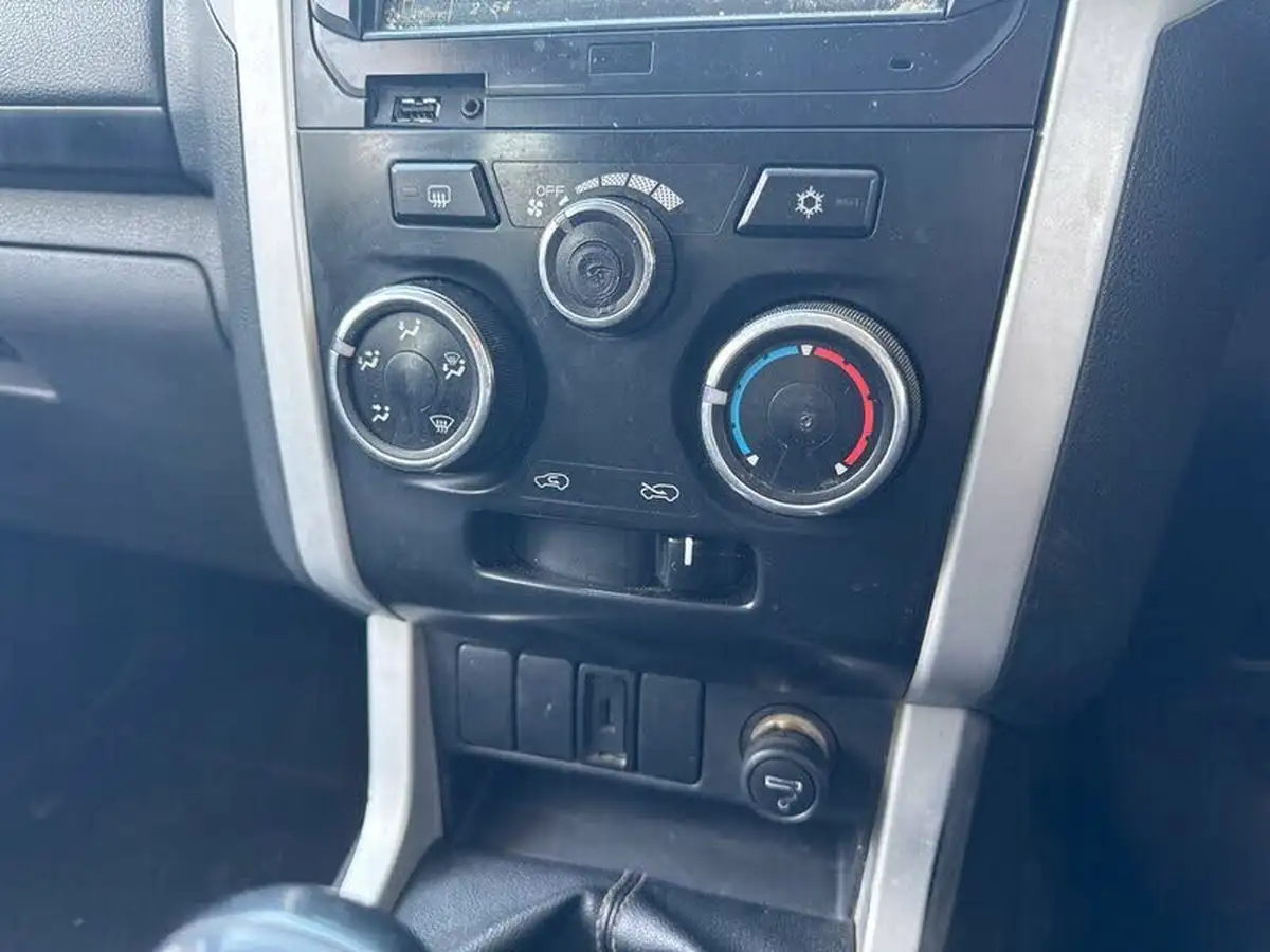 2018-isuzu-d-max-19td-yukon-double-pickup-big-28