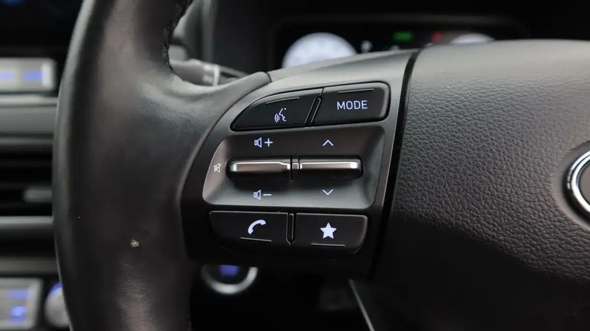 2022-hyundai-kona-e-premium-204ps-64kwh-7kw-obc-big-24