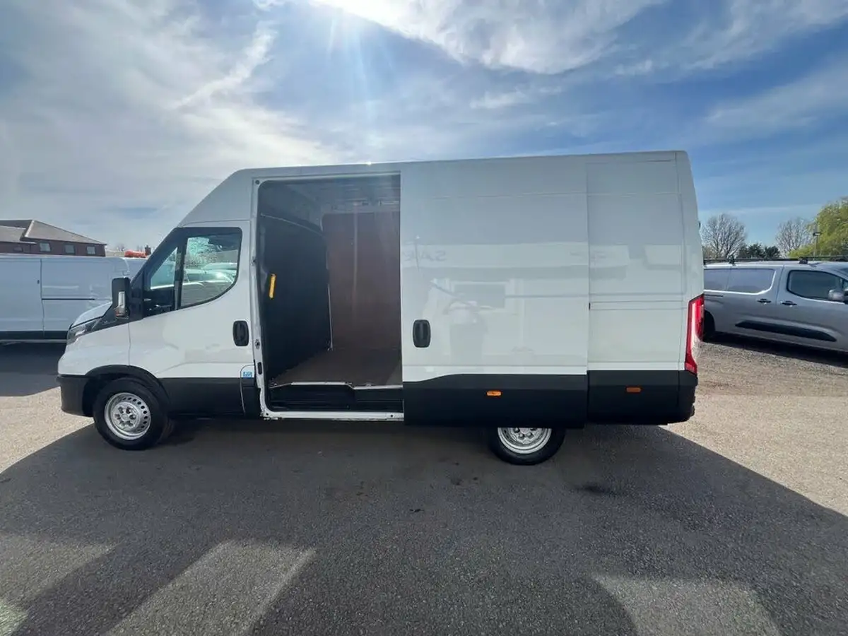 2023-iveco-daily-s-class-23td-35s14v-business-3520mm-h2-136pseu6dt-big-8